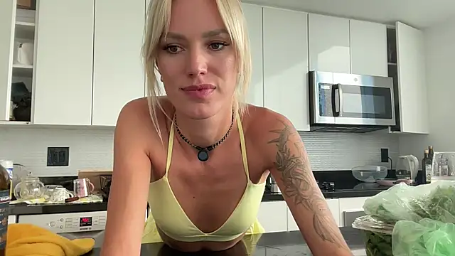 Snapshot of Ohbabykelly chatting on April 28, 2026, 10:26 pm Ohbabykelly online show from April 28, 2026, 10:26 pm