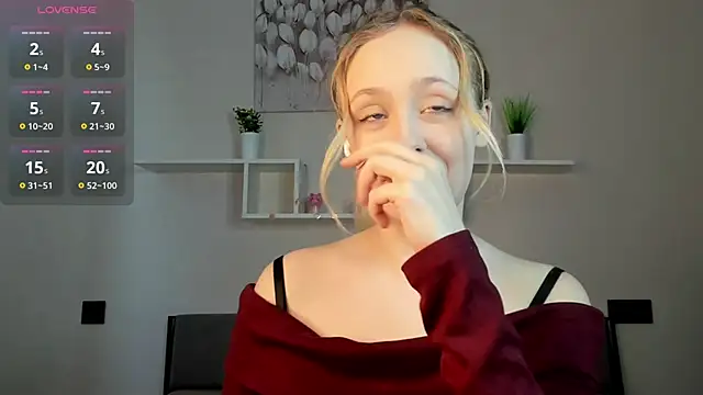 Julliakoill online show from November 8, 2025, 8:03 am