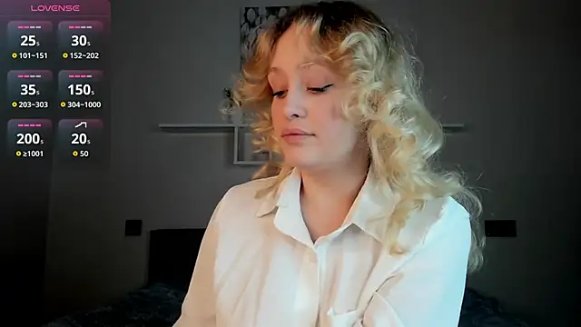 Julliakoill online show from November 25, 2025, 6:24 am