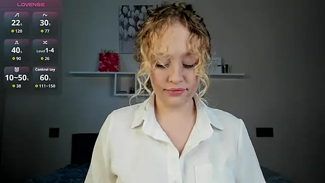 Julliakoill online show from December 14, 2025, 8:41 am