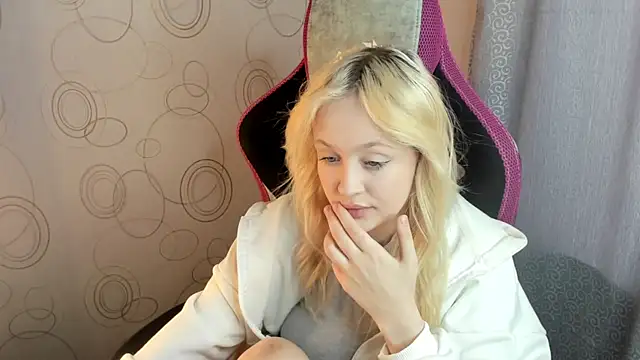 Julliakoill online show from February 7, 2026, 10:19 am