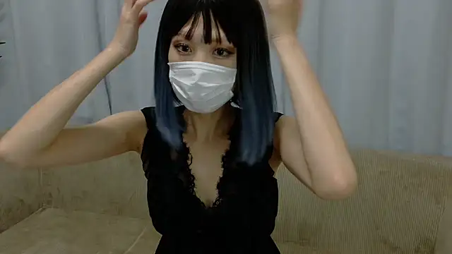 sarina at online show from October 28, 2025, 9:24 am