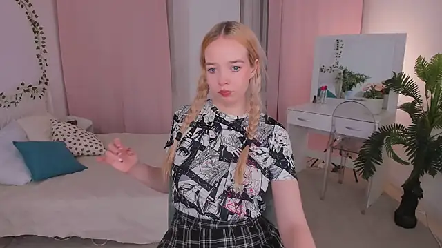 Snapshot of BellaMontgomery chatting on October 11, 2025, 9:24 pm BellaMontgomery online show from October 11, 2025, 9:24 pm