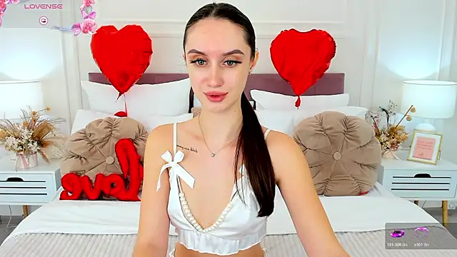 ToriSonn online show from February 17, 2026, 1:18 pm