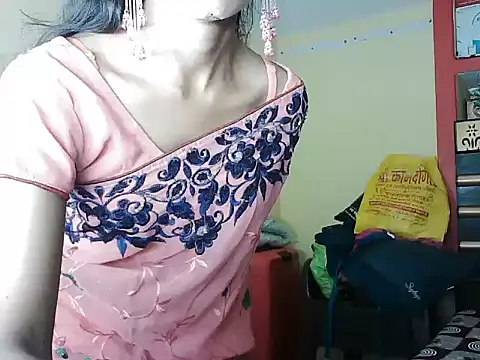 ROSE GOLDE online show from October 5, 2025, 2:48 pm