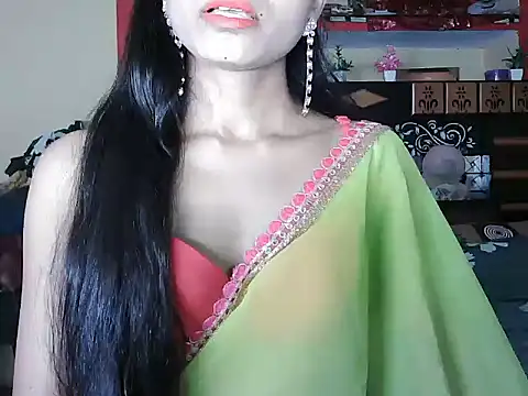 ROSE GOLDE online show from October 7, 2025, 3:20 pm