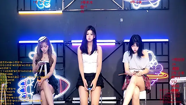 EYgirl222 online show from September 30, 2025, 8:19 am