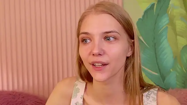 4example Chloe online show from April 2, 2026, 5:38 am