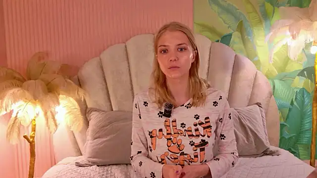 Snapshot of 4example_Chloe chatting on June 12, 2026, 5:39 am 4example Chloe online show from June 12, 2026, 5:39 am