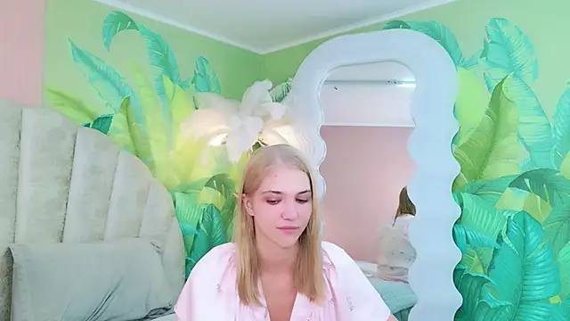 Snapshot of 4example_Chloe chatting on July 20, 2026, 5:55 am 4example Chloe online show from July 20, 2026, 5:55 am