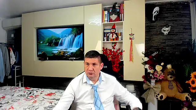 SpartacusDaddy48 online show from April 12, 2026, 2:44 pm