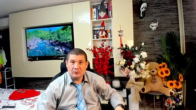 Snapshot of SpartacusDaddy48 chatting on May 19, 2026, 8:20 am SpartacusDaddy48 online show from May 19, 2026, 8:20 am