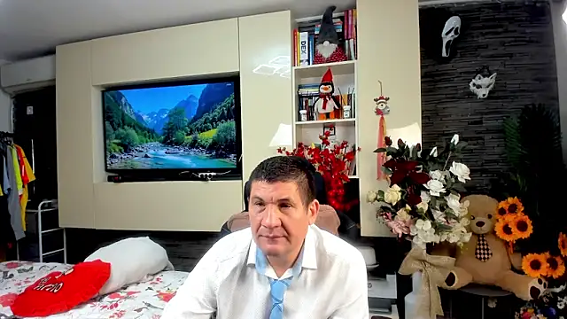 Snapshot of SpartacusDaddy48 chatting on June 2, 2026, 10:12 pm SpartacusDaddy48 online show from June 2, 2026, 10:12 pm
