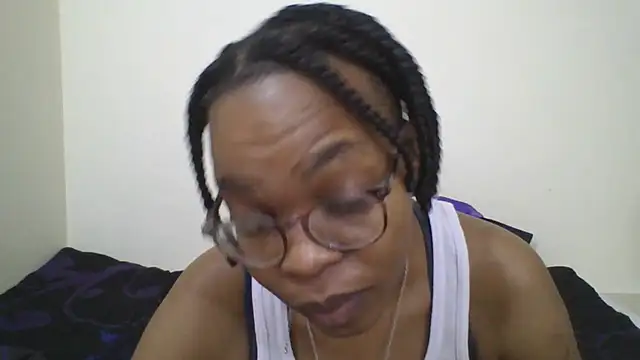 Miss-Hennessy online show from September 8, 2025, 5:01 pm