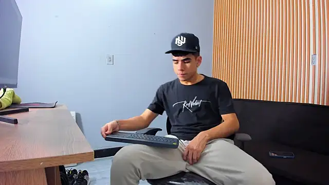 zack joness10 online show from October 22, 2025, 1:28 am