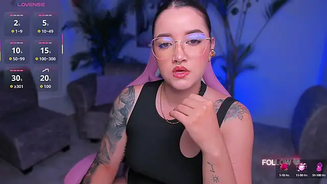 lunaarose online show from September 10, 2025, 4:12 am