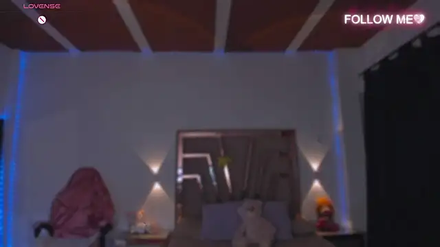 lunaarose online show from December 1, 2025, 12:48 am