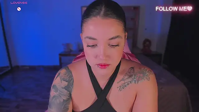 lunaarose online show from December 2, 2025, 3:23 am