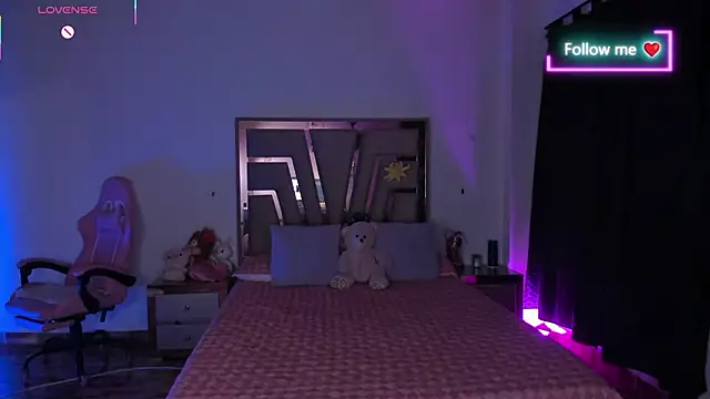 lunaarose online show from February 28, 2026, 3:40 am