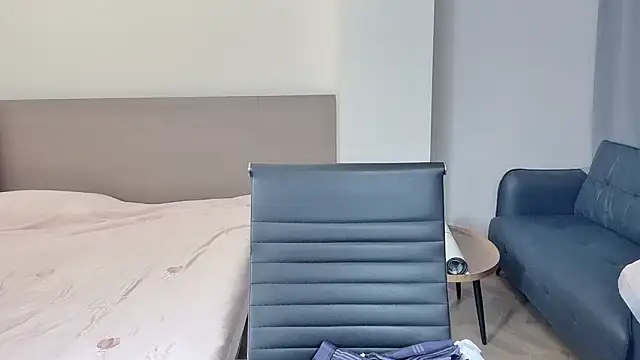 nini a online show from October 25, 2025, 11:29 am