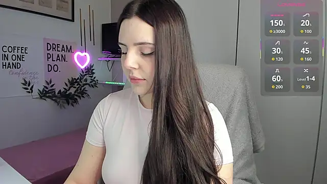 LiaWoow online show from December 19, 2025, 7:37 am