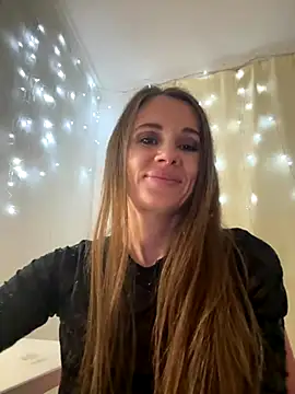 LucieMack online show from October 13, 2025, 8:20 pm