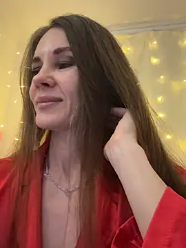 LucieMack online show from February 19, 2026, 5:53 pm