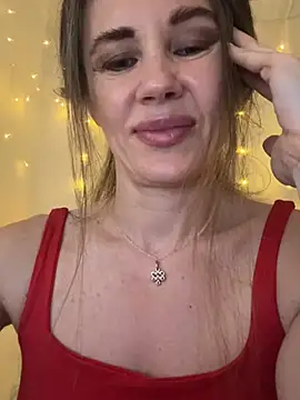 Snapshot of LucieMack chatting on July 12, 2026, 5:04 pm LucieMack online show from July 12, 2026, 5:04 pm