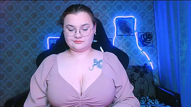 InLoveWithLife26 online show from February 7, 2026, 8:12 pm