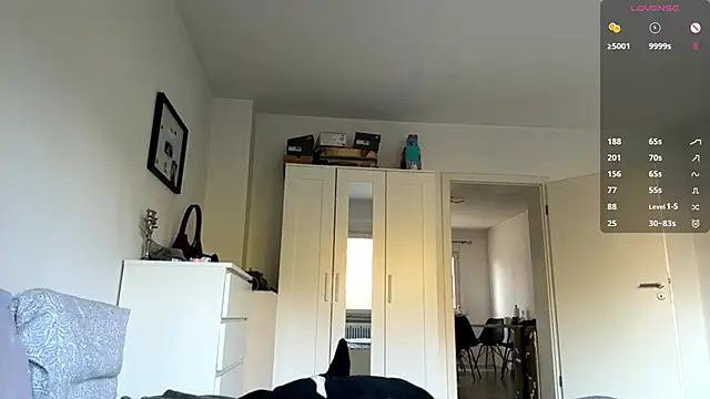 MaydaCornwall online show from September 28, 2025, 7:03 am