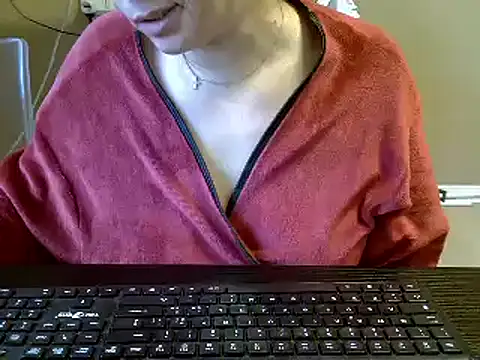 ITALIANASISIXX online show from October 15, 2025, 7:08 am