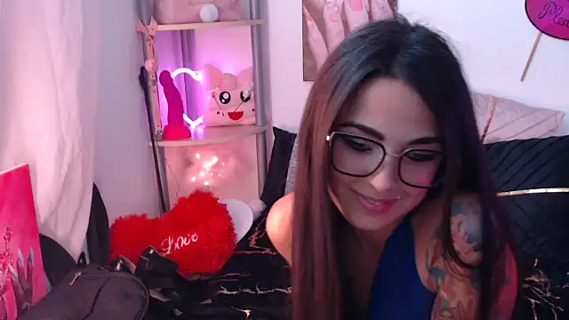 Snapshot of Tyna_Veliksa chatting on October 21, 2025, 12:50 pm Tyna Veliksa online show from October 21, 2025, 12:50 pm