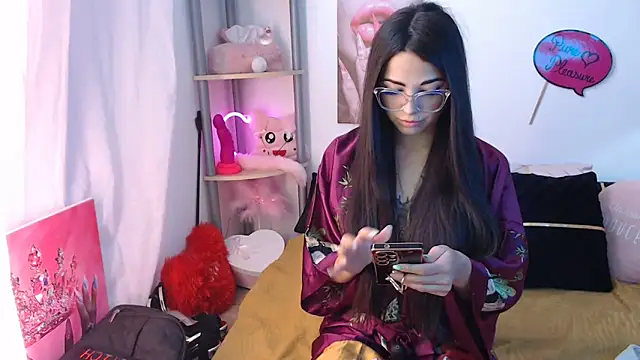 Snapshot of Tyna_Veliksa chatting on October 28, 2025, 9:46 am Tyna Veliksa online show from October 28, 2025, 9:46 am