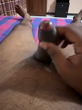 creepy7boy online show from November 30, 2025, 6:01 pm