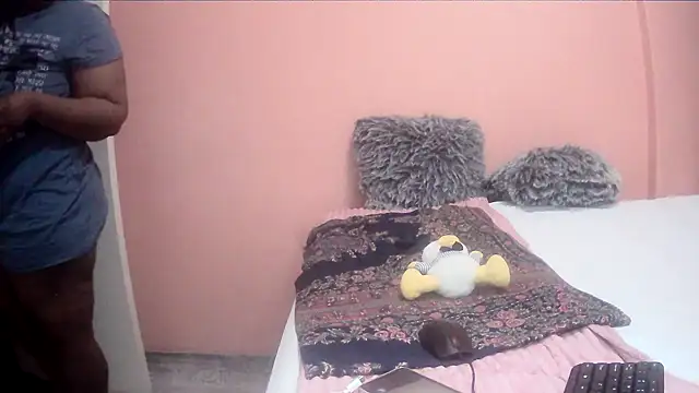 HUGEASSXXXXX online show from September 10, 2025, 2:00 am