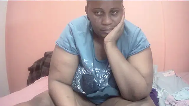 HUGEASSXXXXX online show from November 30, 2025, 6:12 pm