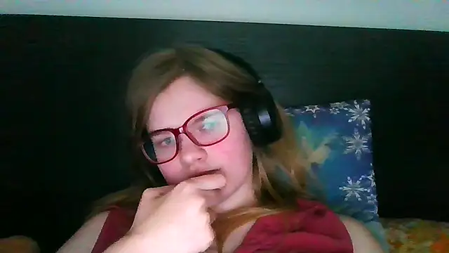 Moonolighta online show from October 8, 2025, 2:04 pm