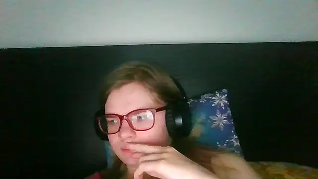 Moonolighta online show from October 26, 2025, 7:47 am