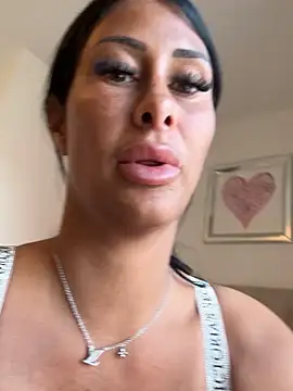 AriannaIsabellax online show from April 21, 2026, 11:05 am