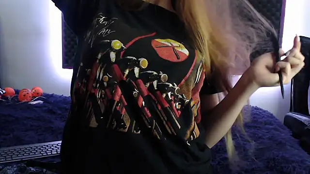 karlamoon23 online show from October 15, 2025, 10:10 pm