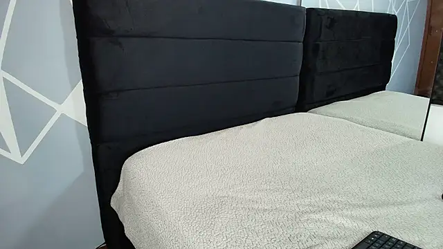 karlamoon23 online show from February 25, 2026, 8:40 pm