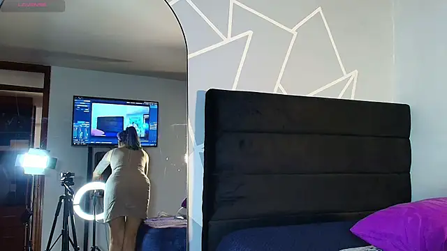 karlamoon23 online show from April 2, 2026, 8:17 pm