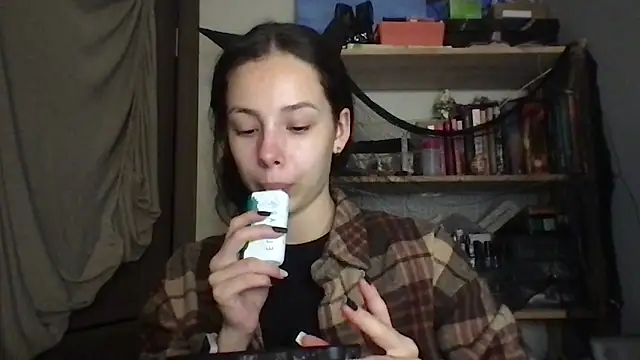 Yuna5343 online show from November 4, 2025, 9:47 pm