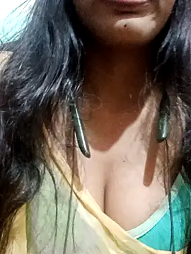 Snapshot of kaviyaponnu0987 chatting on October 5, 2025, 2:15 pm kaviyaponnu0987 online show from October 5, 2025, 2:15 pm