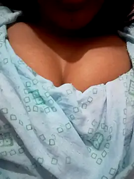 Snapshot of kaviyaponnu0987 chatting on December 19, 2025, 9:33 pm kaviyaponnu0987 online show from December 19, 2025, 9:33 pm