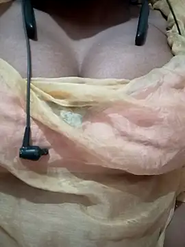 Snapshot of kaviyaponnu0987 chatting on February 13, 2026, 8:38 pm kaviyaponnu0987 online show from February 13, 2026, 8:38 pm