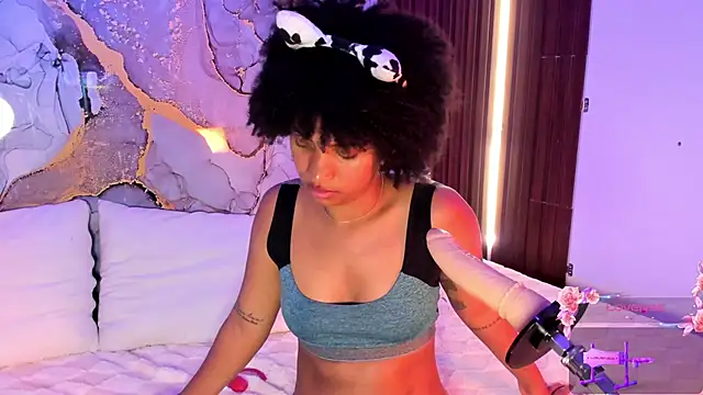 Lolalewis777 online show from September 25, 2025, 10:35 pm