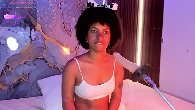 Lolalewis777 online show from October 5, 2025, 2:48 pm