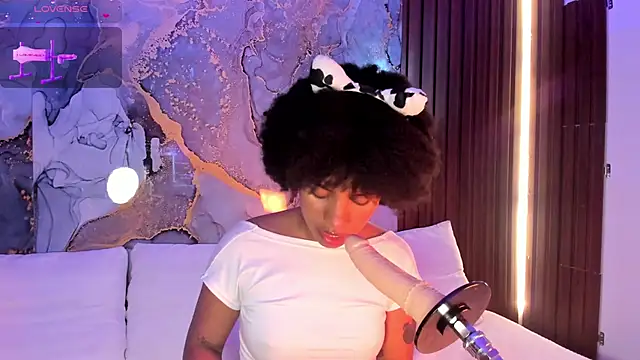 Lolalewis777 online show from October 7, 2025, 9:12 pm