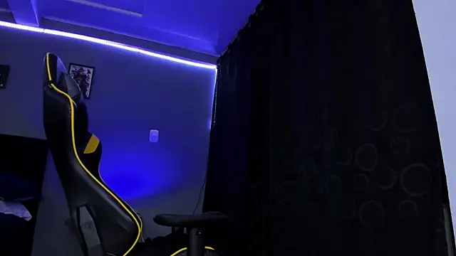 alexgiraldo   online show from September 14, 2025, 10:25 am